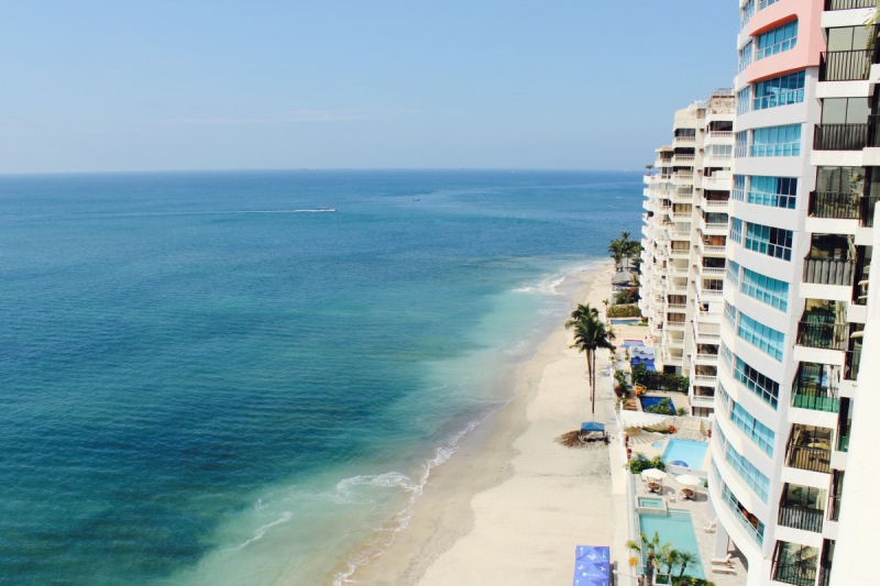 chambre-hote-ESPARRON-min_beach_ocean_shore_hotel_palm_tree-33726